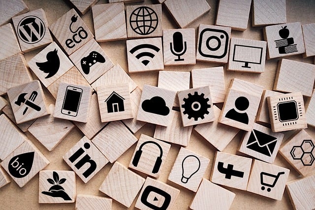 90 10 Social Media Marketing Strategy for Bloggers